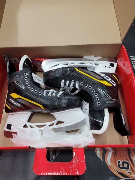 Senior 10.5 EE NEW! CCM AS-V Pro Hockey Skates Wide Width Pro Stock Size 10.5
