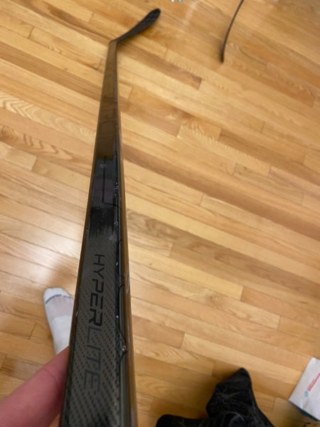 Senior Right Handed P28 Vapor Hyperlite Hockey Stick