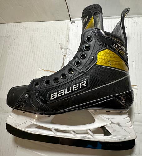 Intermediate Used Bauer Supreme UltraSonic Hockey Skates Wide Width Size 6.5