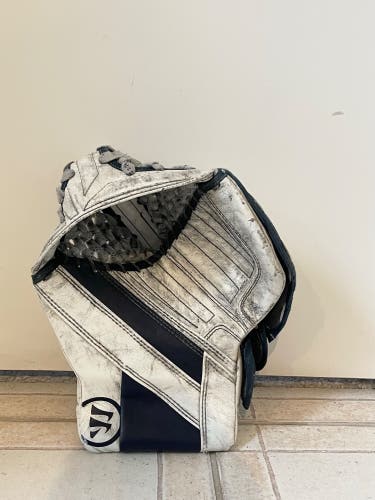 Warrior Hockey Goalie Glove R/G4 JR - Side Stitching Needs To Be Re-stitched