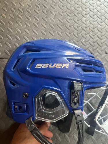 Used Medium Bauer Re-Akt 150 Helmet