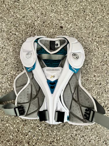 New Adult Large Maverik Rome Shoulder Pads