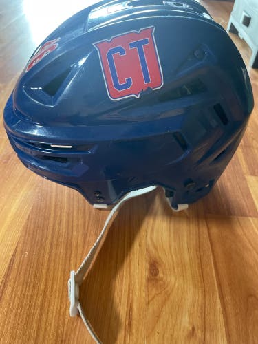 Used Medium Bauer  Re-Akt 150 Helmet
