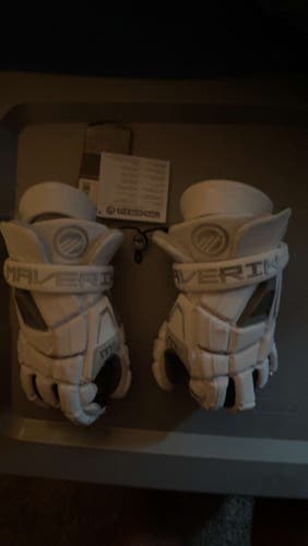 New Player's Maverik M5 Lacrosse Gloves Large