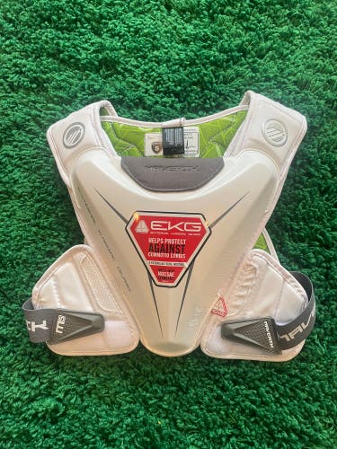 New Maverik M5 EKG Speed Chest Pad Size Small