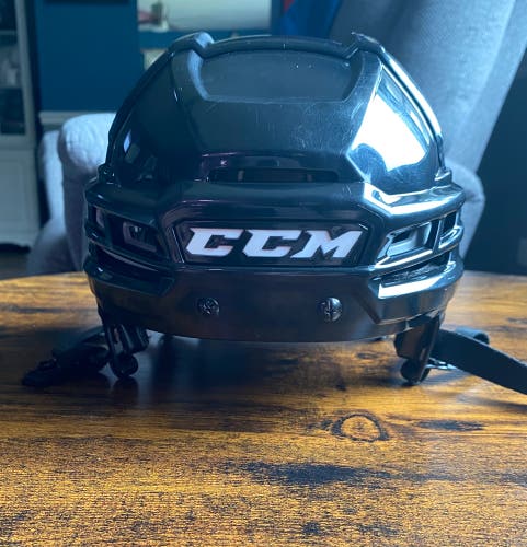 Used Medium CCM Tacks 910 Helmet