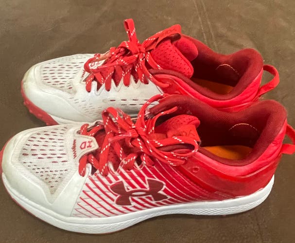 Youth Size 5.5 Under Armour Shoes