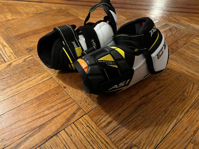 CCM  Super Tacks AS1 Elbow Pads Sr Md