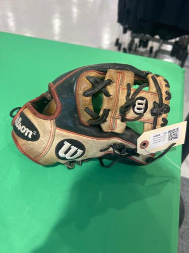 Used Wilson A2000 Right Hand Throw Baseball Glove 11.25"