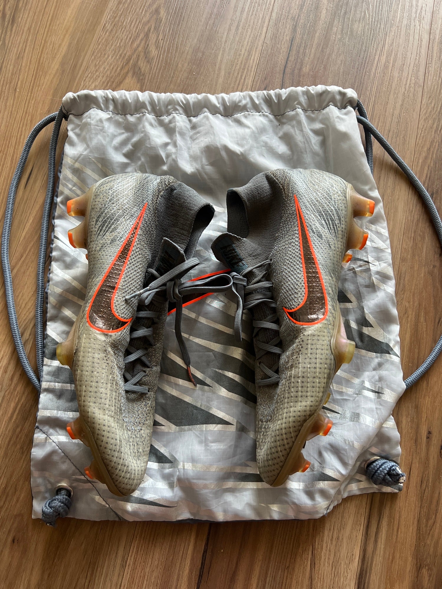 Nike Mercurial Superfly 8 Elite AG Artificial Grass Cleat Size 9 US 8 UK  42.5 Euro Women's 10.5 US for Sale in Salem, OR - OfferUp