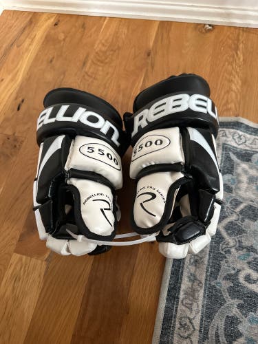 Rebellion hockey gloves SR Size 13