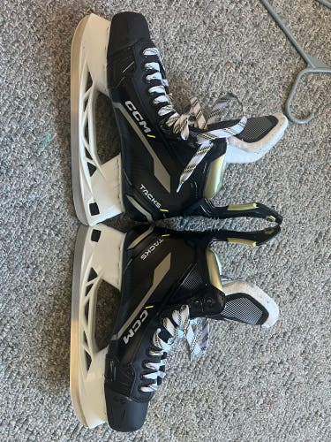 Used CCM Regular Width Size 9 AS-580 Hockey Skates