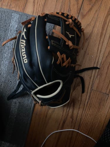 Used mizuno youth infield glove