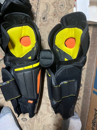 CCM Tacks 9080 Shin Pads