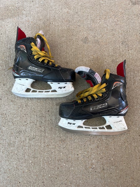 Youth Used Bauer Vapor X500 Hockey Skates EE (Extra Wide) 12.5