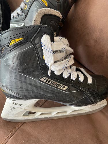 Used Bauer Regular Width  Size 5.5 Supreme 170 Hockey Skates