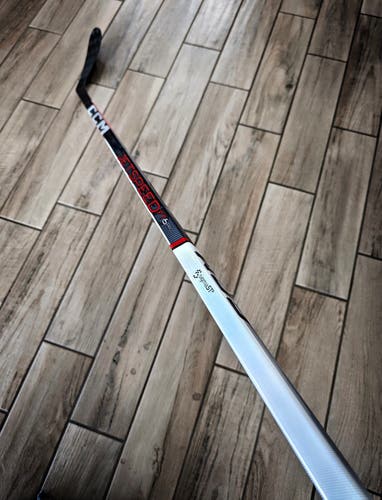 New CCM Jetspeed FT6 Pro Senior Hockey Stick RH, 75 Flex, P28