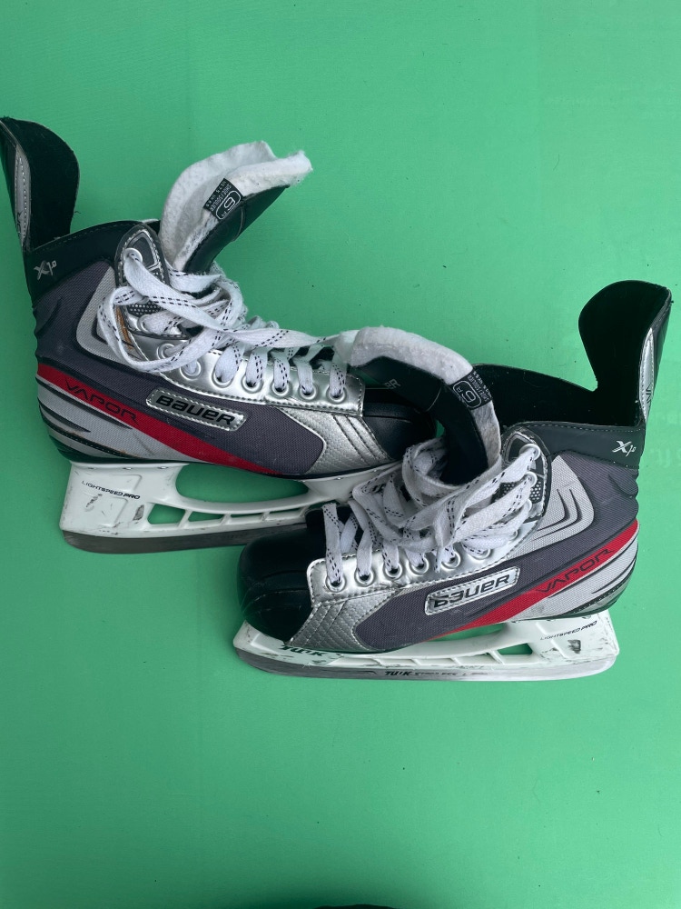 Used Senior Bauer Vapor X1.0 Hockey Skates (Regular) - Size: 6.0
