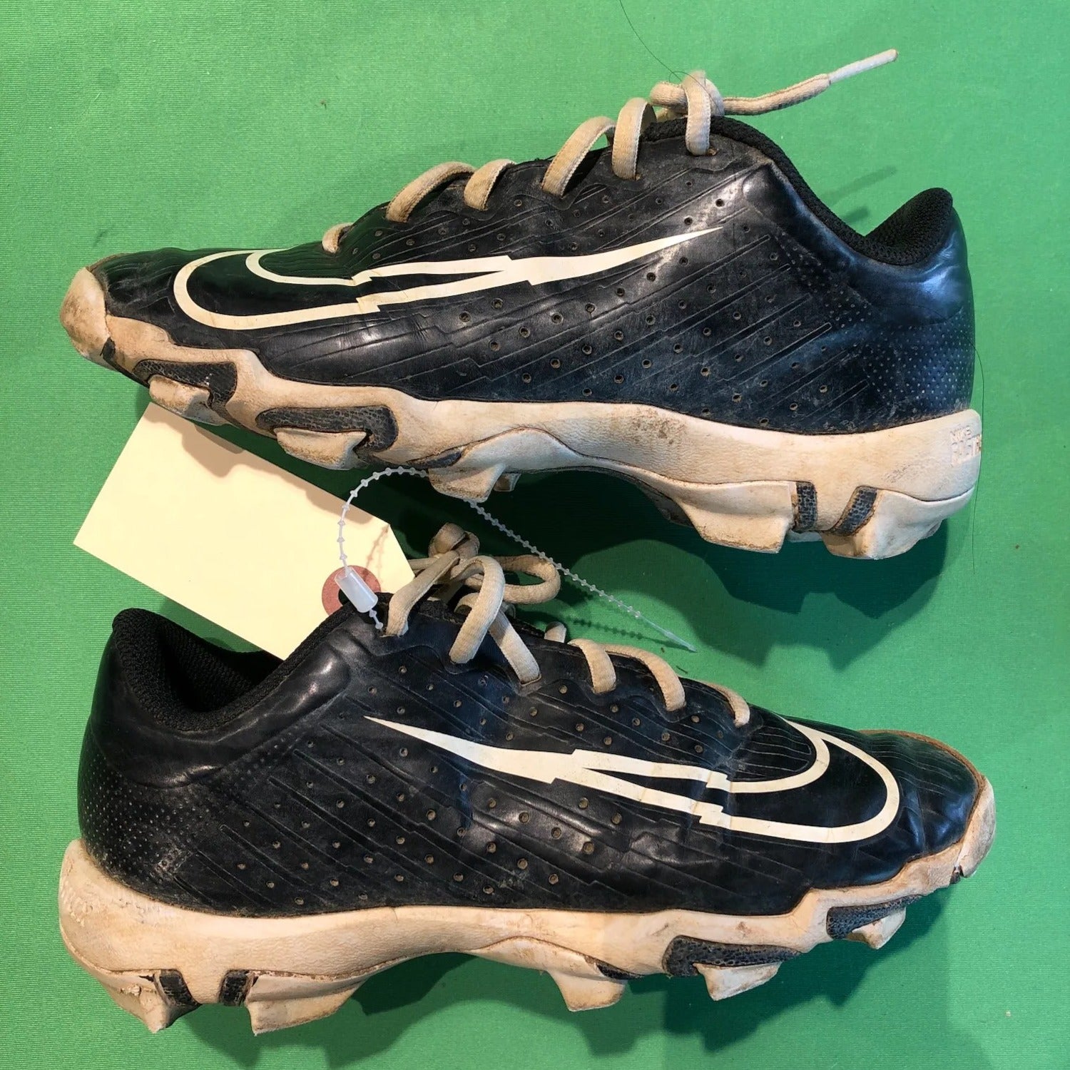 Used Nike HUARACHE GRY SZ 3.5Y Junior 03.5 Molded Baseball and Softball Cleats  Baseball and Softball Cleats