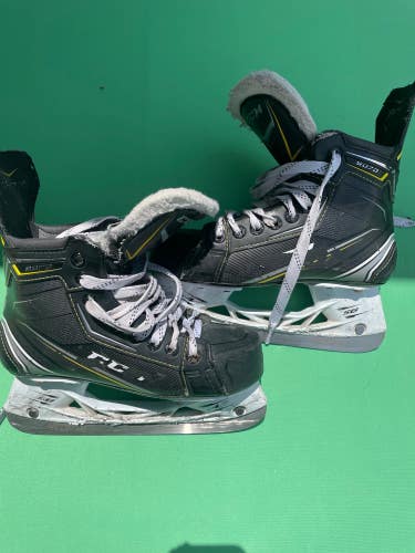 Used Junior CCM Tacks 9070 Hockey Skates (Regular) - Size: 3.0