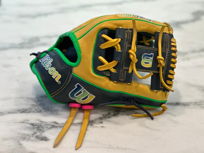 Wilson A2000 1975 11.75-in Baseball Glove March 2023 Glove of the Month GOTM Savannah Bananas