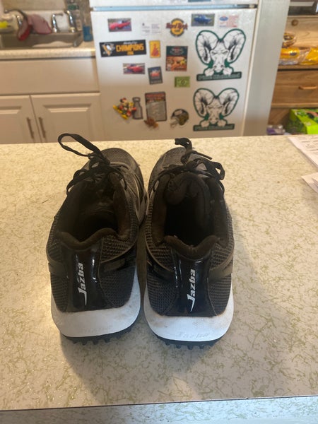 Ball hockey shoes