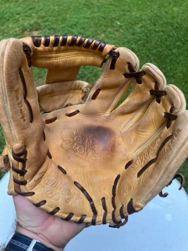 Right Hand Throw 11.25" Gold Glove Baseball Glove