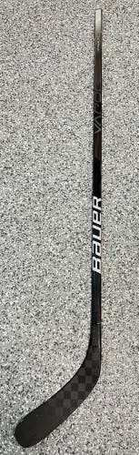Senior Bauer Vapor Hyperlite 87 Flex P88 Curve Right Handed 64.75” Grip Hockey Stick