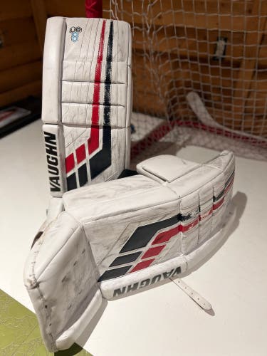 28" Vaughn Velocity VE8 Goalie Leg Pads