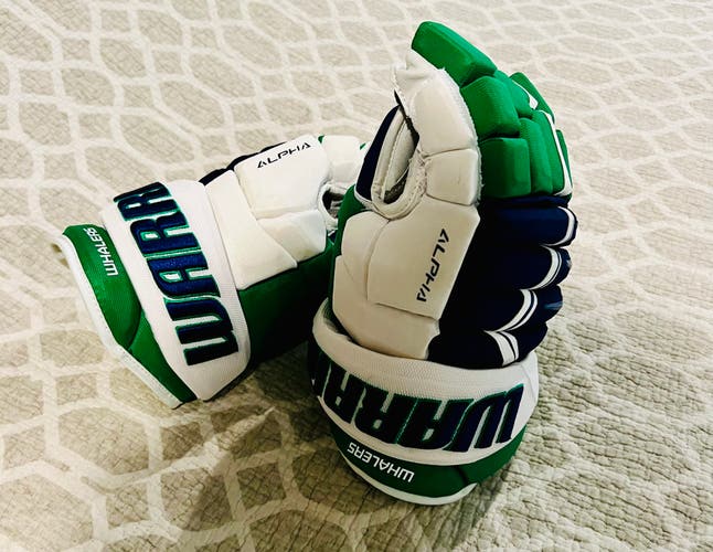 Carolina Hurricanes (Whalers) Warrior gloves