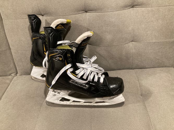 Bauer Regular Width Size 8.5 Supreme 2S Hockey Skates