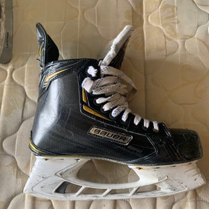 Senior Bauer Regular Width  Size 10 Supreme 2S Hockey Skates
