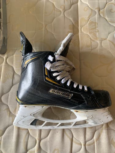 Senior Bauer Regular Width  Size 10 Supreme 2S Hockey Skates