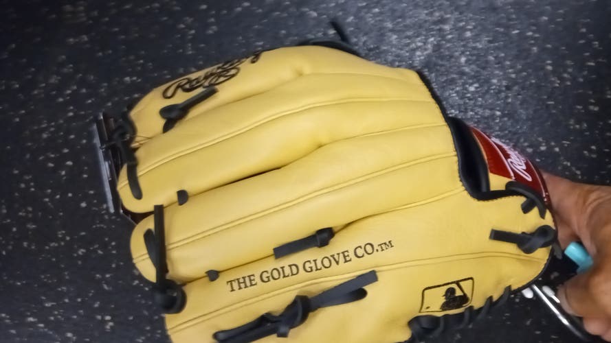 New Rawlings Right Hand Throw Baseball Glove 11.25"