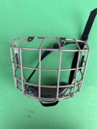 Used Bauer Profile I Hockey Cage (Size: Medium)