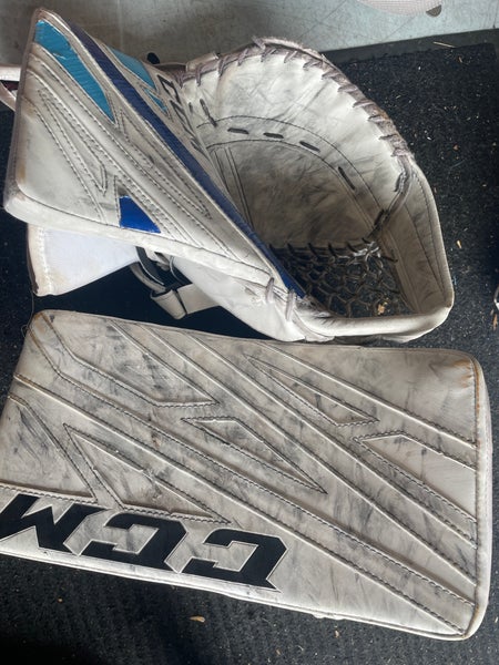 Ccm eflex 4.9 glove and blocker