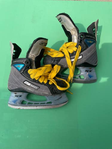 Used Junior Bauer Supreme 70 Hockey Skates (Regular) - Size: 1.0