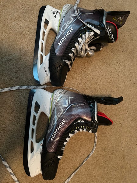 Used Bauer Regular Width  Size 10 Vapor Hyperlite Hockey Skates