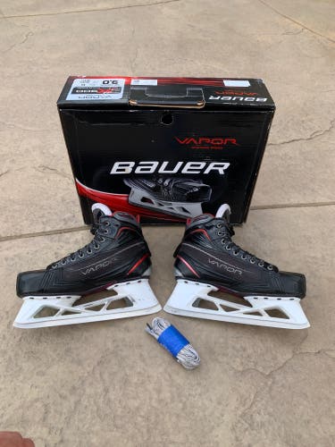 Used Bauer Regular Width  Size 9 vapor x900 Hockey Goalie Skates