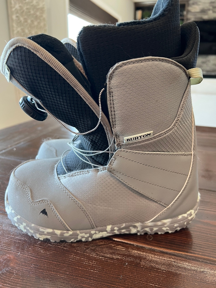 Men's Size 6.0 (Women's 7.0) Burton All Mountain Zipline Boa Snowboard Boots