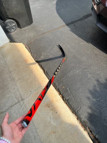 Intermediate Right Handed P28  Vapor FlyLite Hockey Stick