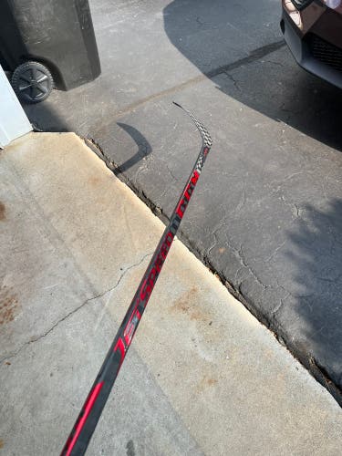 Intermediate Right Handed P28  Jetspeed FT4 Pro Hockey Stick