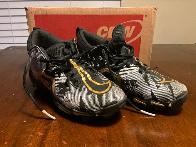 Used Youth Size Boy’s 3.5 (Girl's 4.5) Cleats Nike Low Top Alpha Menace 3 Shark black/gold