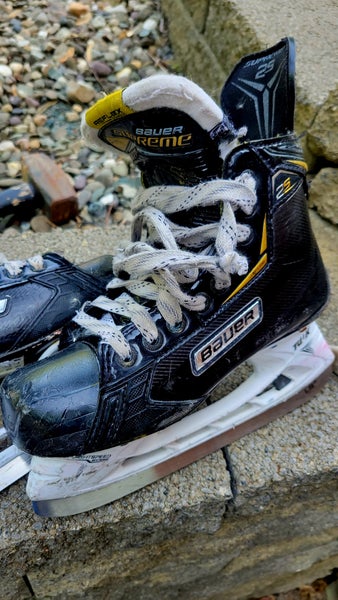 Used Bauer Supreme 2S Hockey Skates Regular Width Size 4