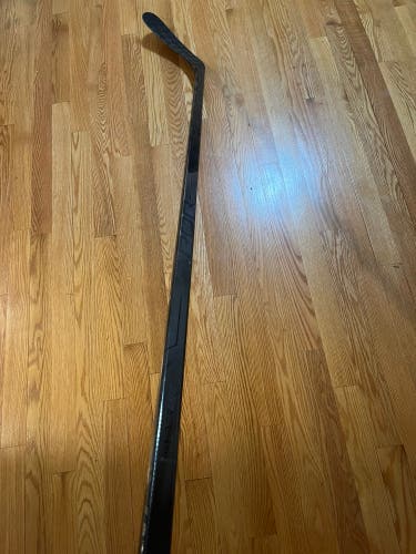 Barely Used Black Out Senior Left Hand P92 Vapor Hyperlite Hockey Stick