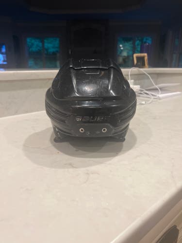 Used Medium Bauer Re-Akt 200 Helmet