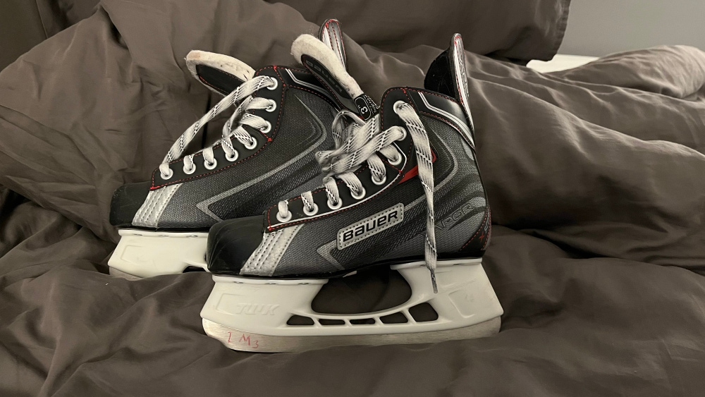 Used Bauer Vapor Hockey Skates (Junior Size 3)