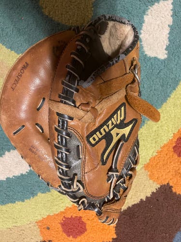 Mizuno youth catchers mitt