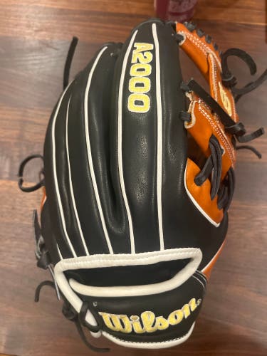 New Right Hand Throw 11.75" A2000 Baseball Glove