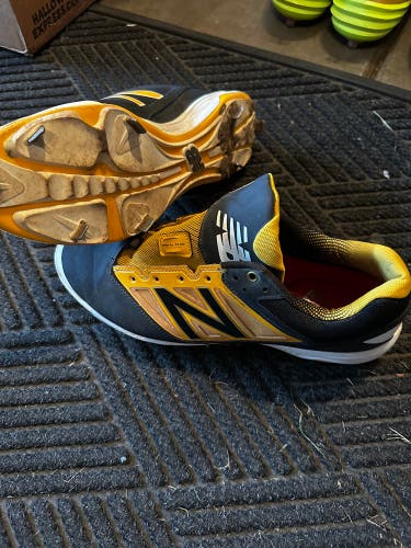 Black Used Size 13 (Women's 14) Low Top